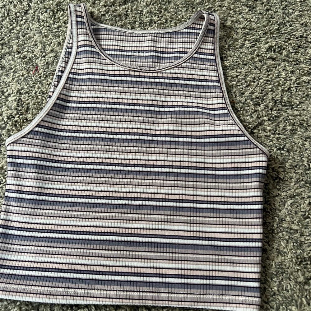 American Eagle crop top